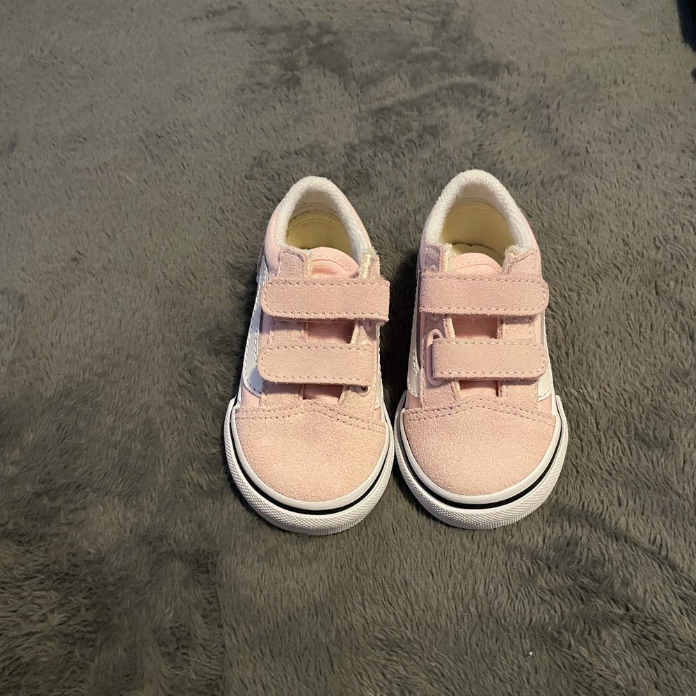 Size 4 pink toddler vans, never worn